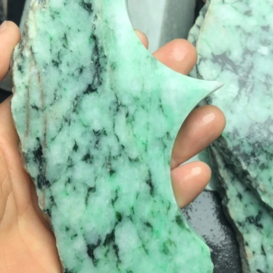 抽***天翡翠未镶嵌颈饰裸石