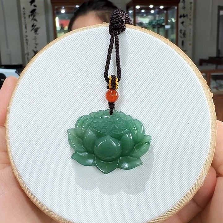 颈饰未镶嵌密玉（石英质玉）
