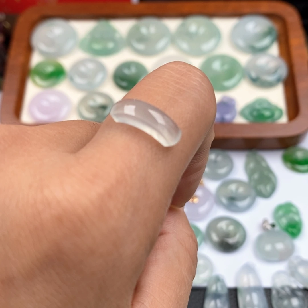 【闪购商品】翡翠颈饰未镶嵌马鞍