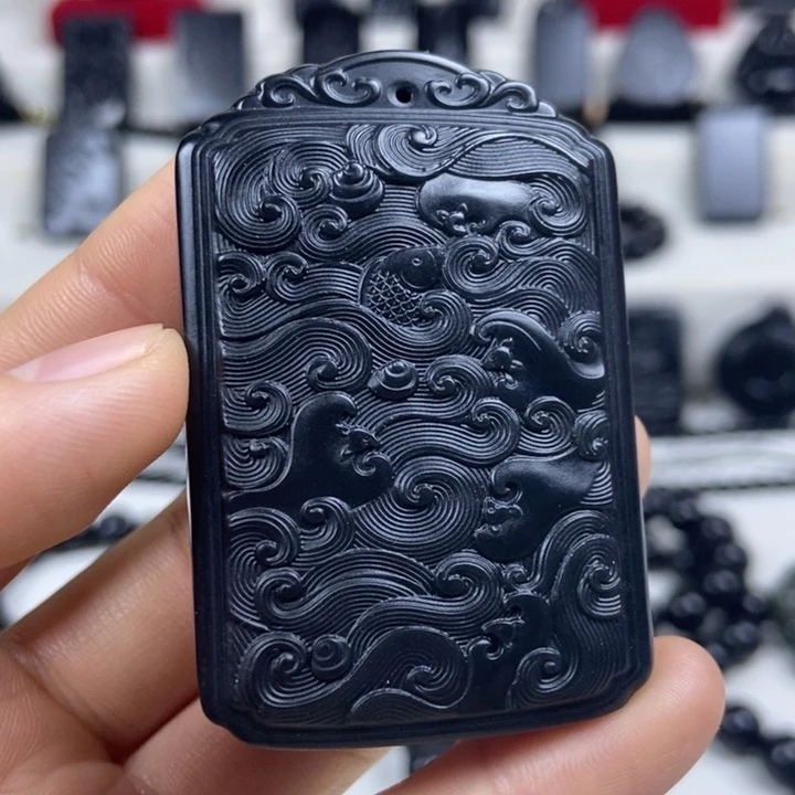 颈饰未镶嵌和田玉（墨玉）五福鲤鱼灰调