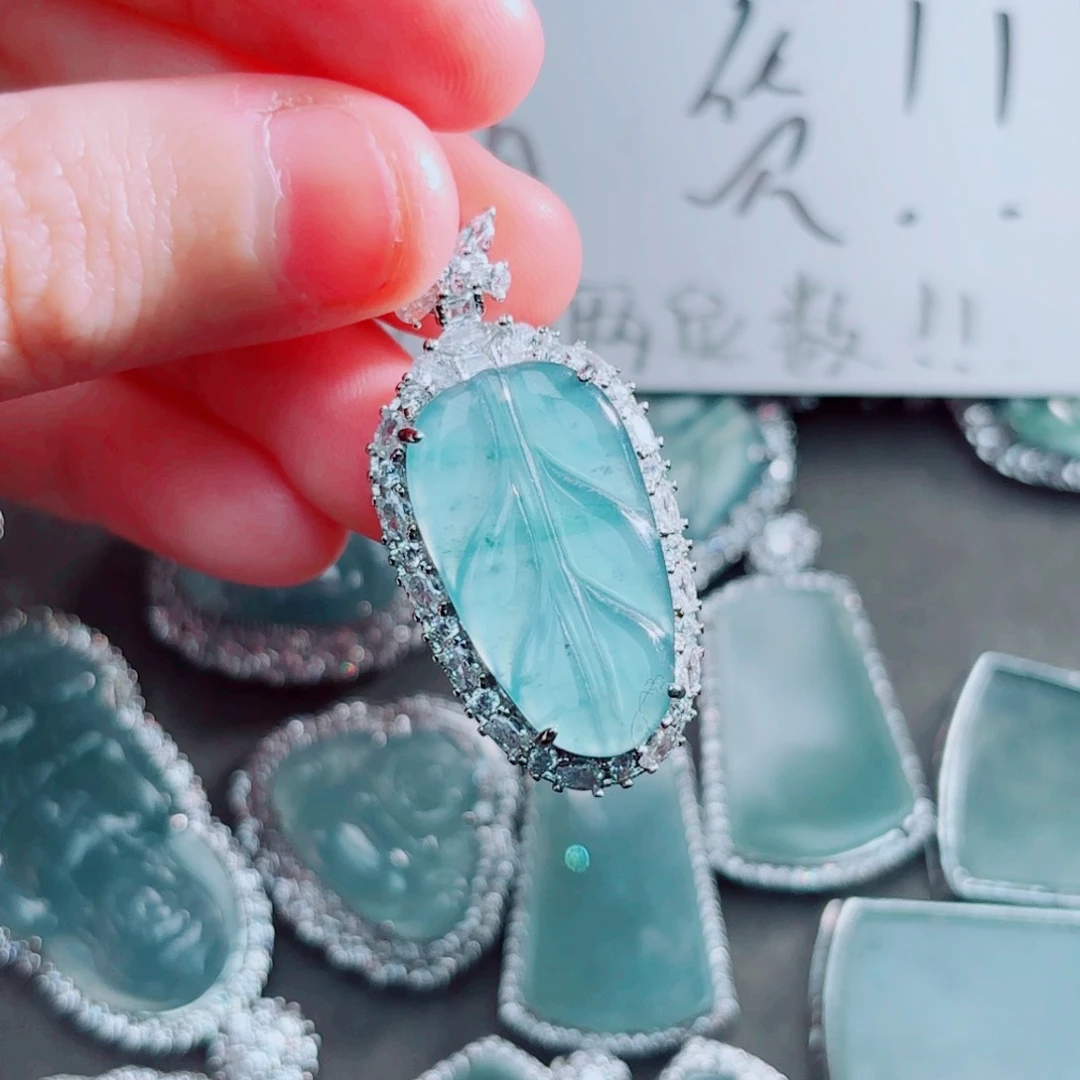 翡翠颈饰未镶嵌叶子