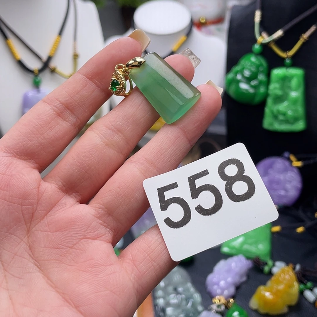 吊坠(赠链)未镶嵌翡翠