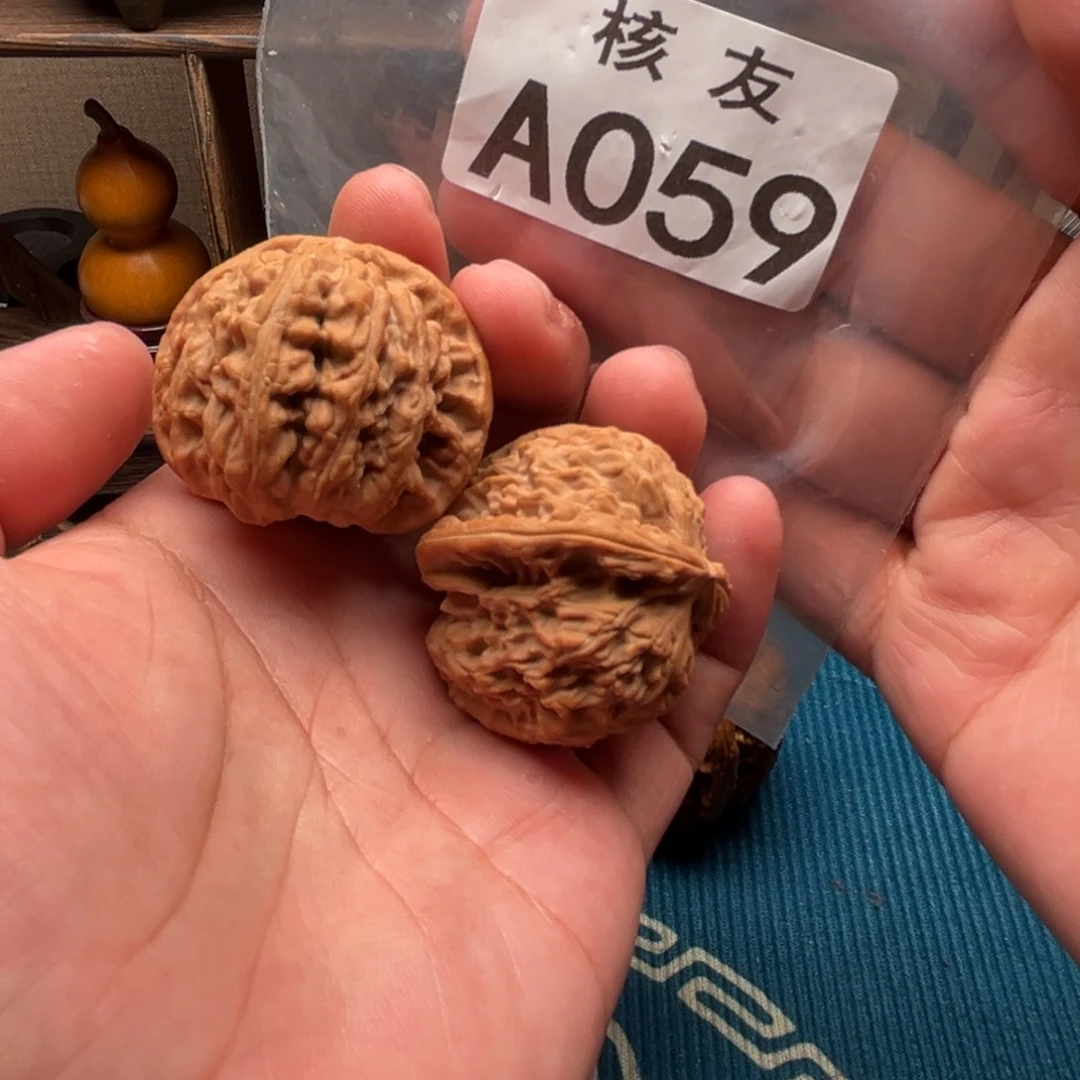 S***n吊坠文玩核桃白狮子