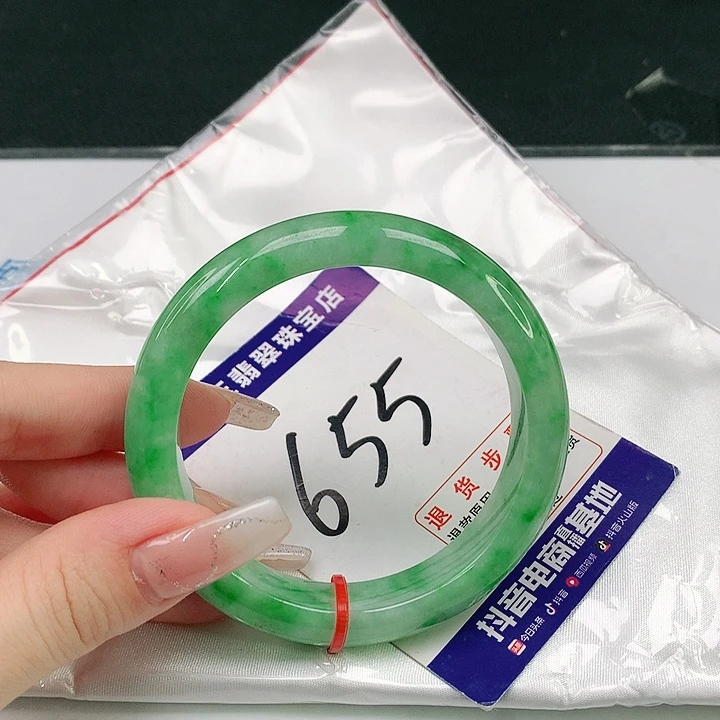 翡翠手镯未镶嵌翡翠手镯