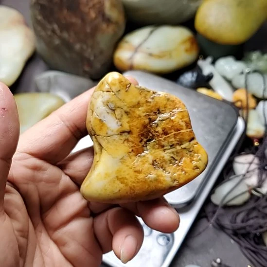 和田玉未镶嵌把件