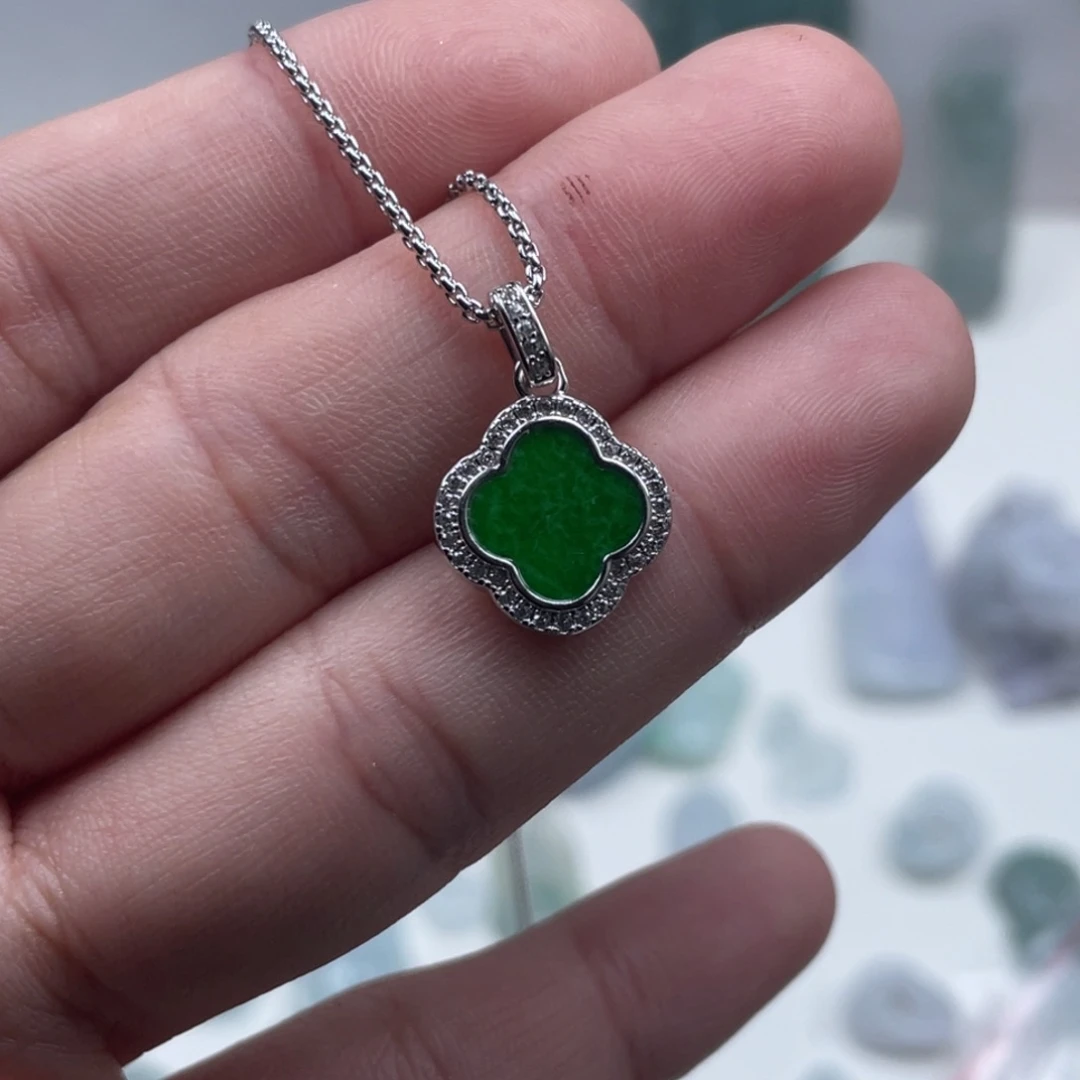 翡翠未镶嵌颈饰四叶草