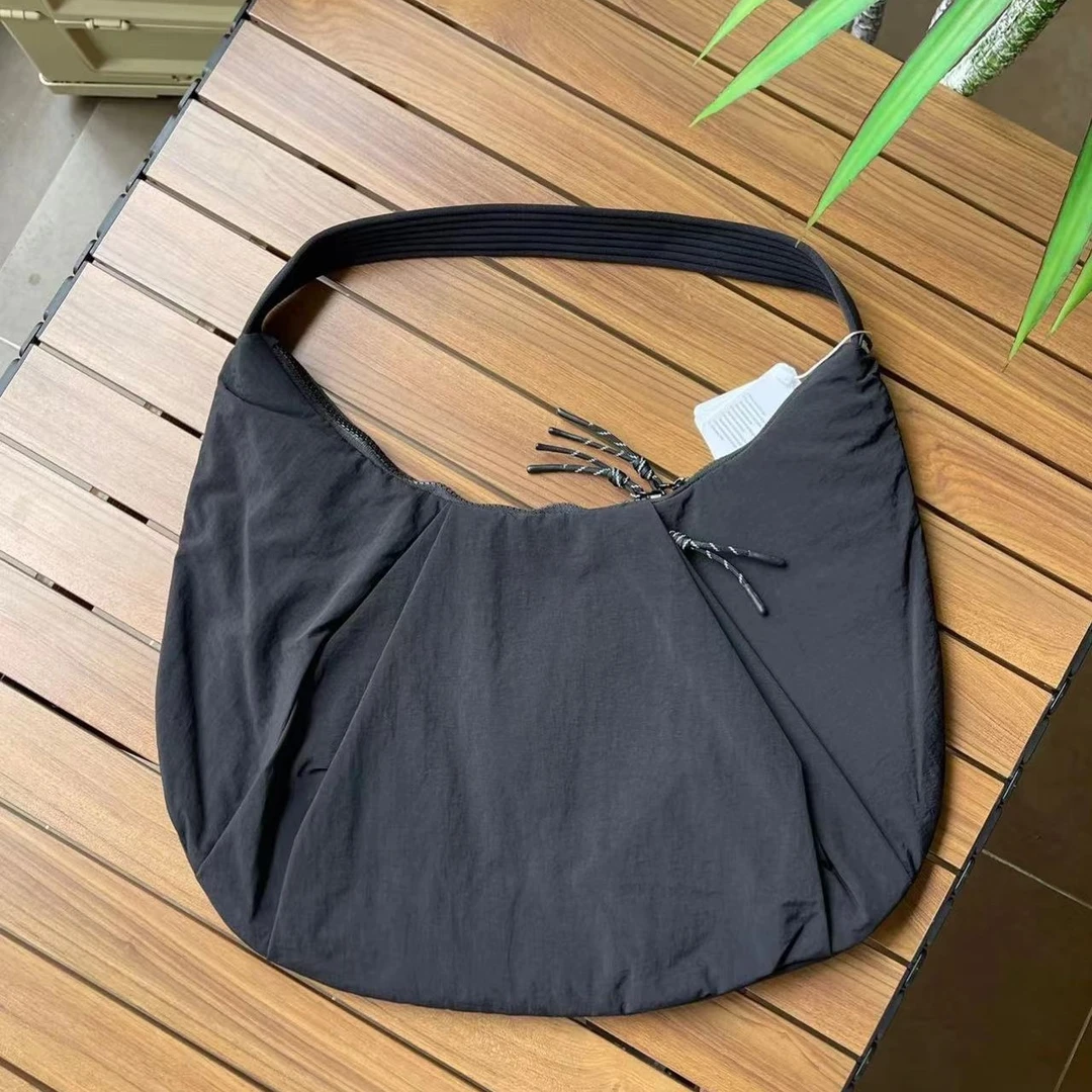 【牛角包】女士手提包腋下包单肩包大容量背包防水