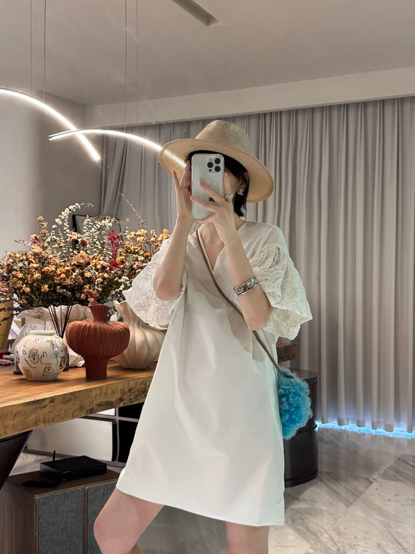 【蕾丝拼接连衣裙】蕾丝拼接廓形V领连衣裙 J25LYQ302