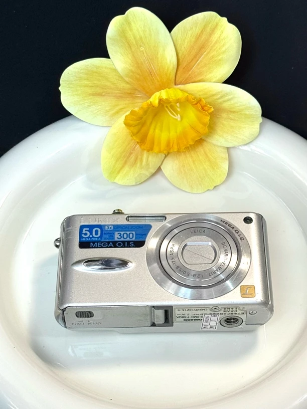 9新 Panasonic/松下 fx8 银色 色彩浓郁丰富 学生党推荐 No退换