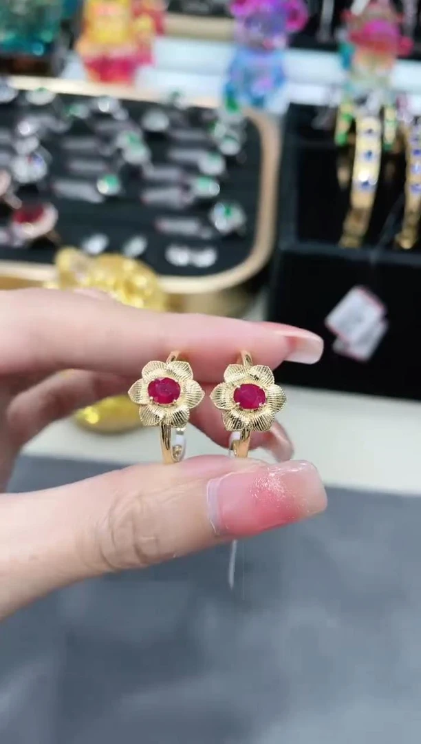 18K金镶嵌天然红宝石戒指花朵 多样性发其一