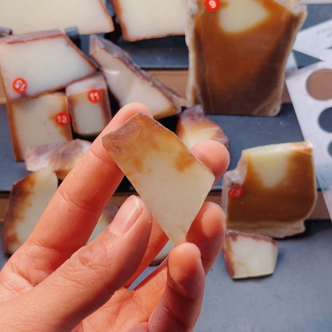 和田玉（糖玉）未镶嵌颈饰