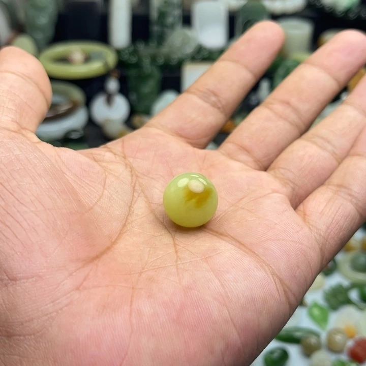 和田玉未镶嵌车挂