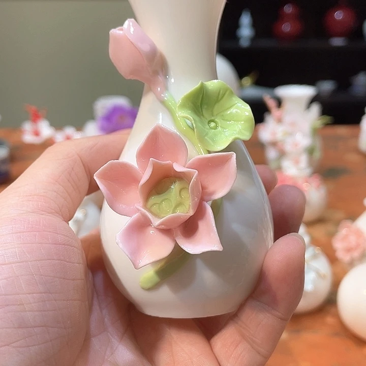手工陶瓷精致摆件