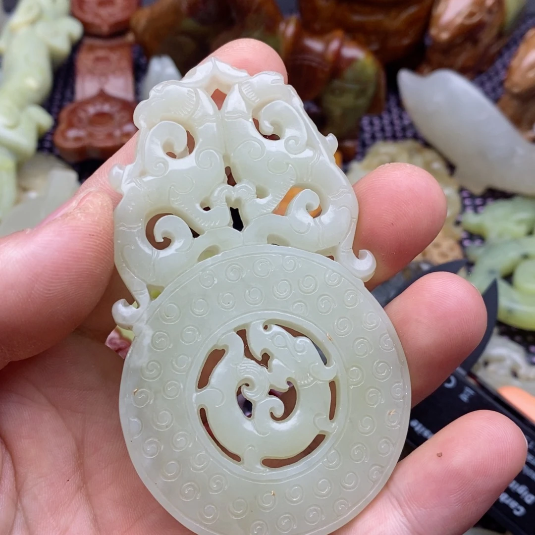 蛇纹石玉颈饰未镶嵌