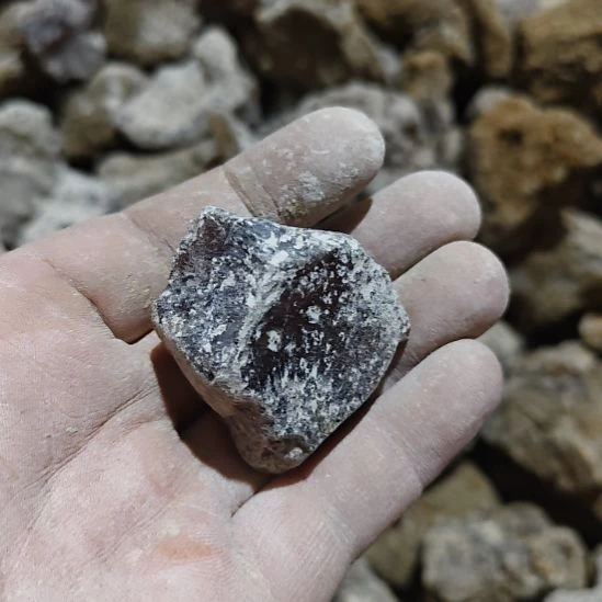 左***边玛瑙/玉髓未镶嵌原石