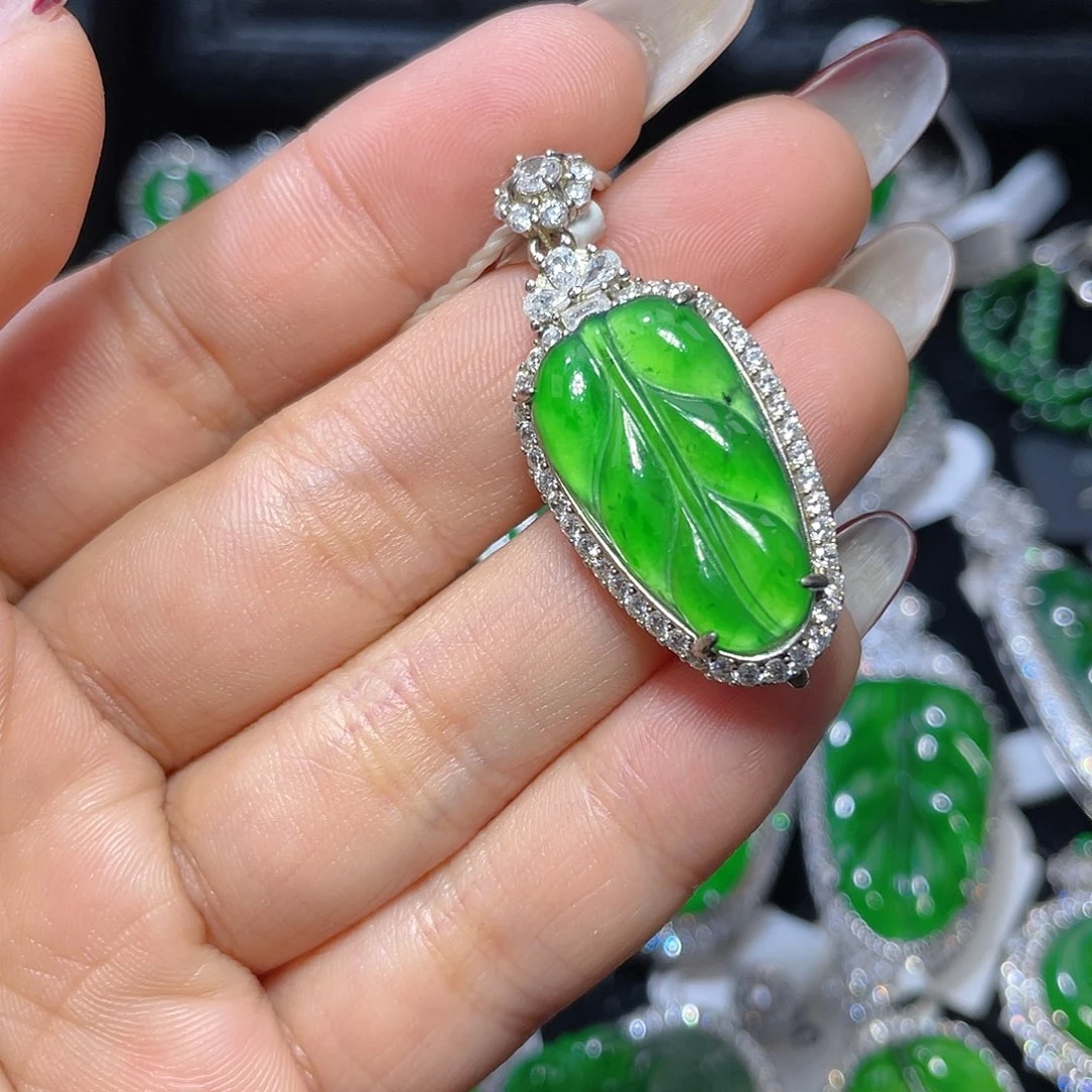 翡翠颈饰银S925镶嵌翡翠