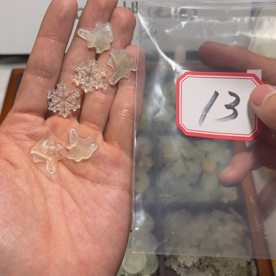 猪***仔蛇纹石玉合金颈饰