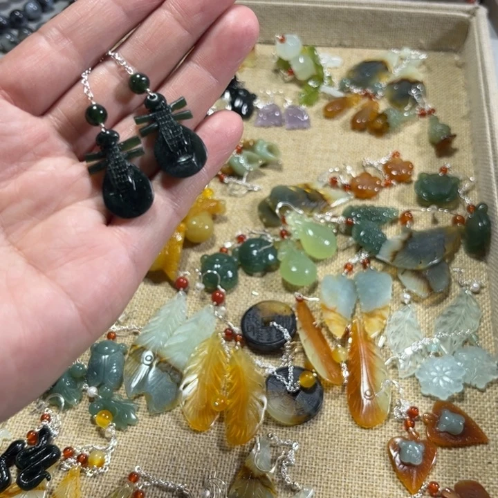 蛇纹石玉耳饰未镶嵌