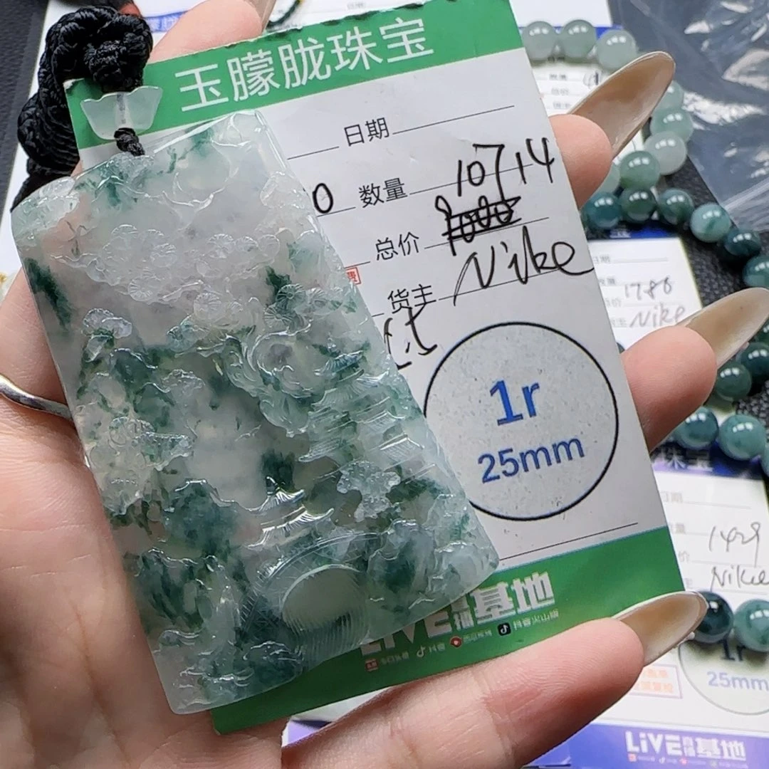 翡翠未镶嵌颈饰翡翠