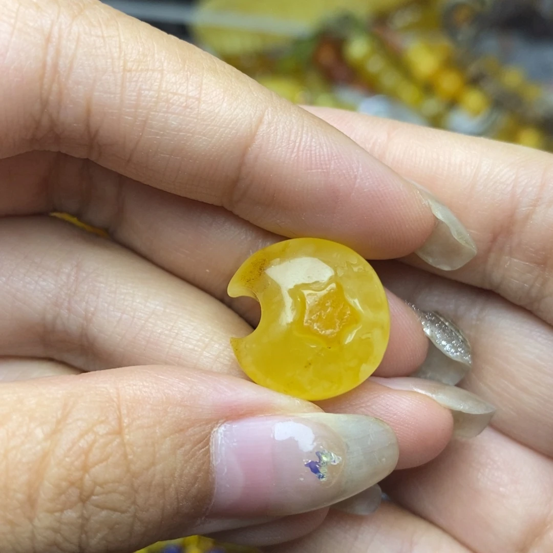 未镶嵌琥珀珠宝奇石