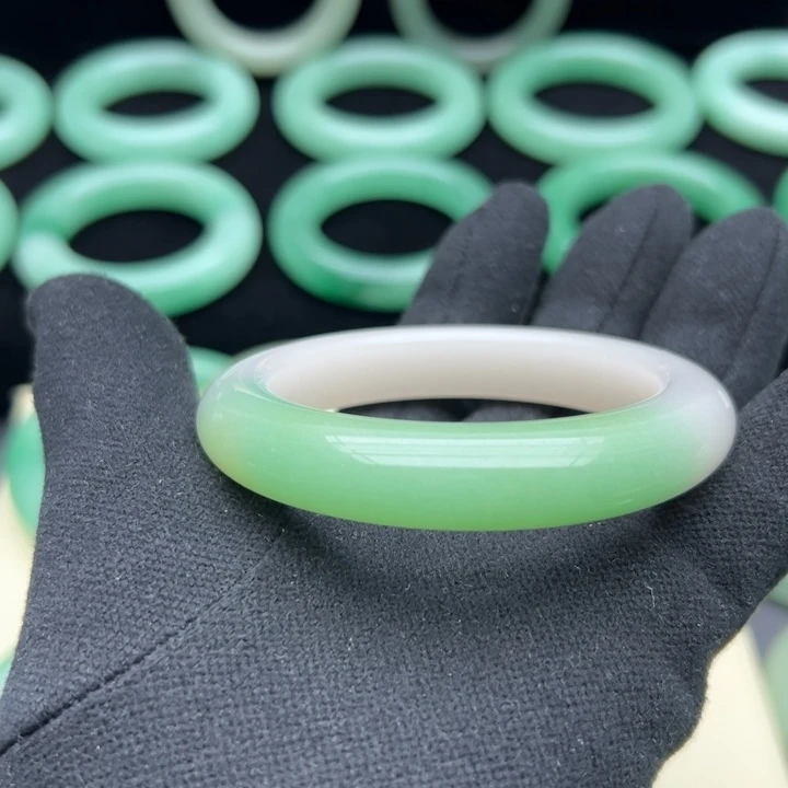 ¥***$石英岩玉未镶嵌手镯