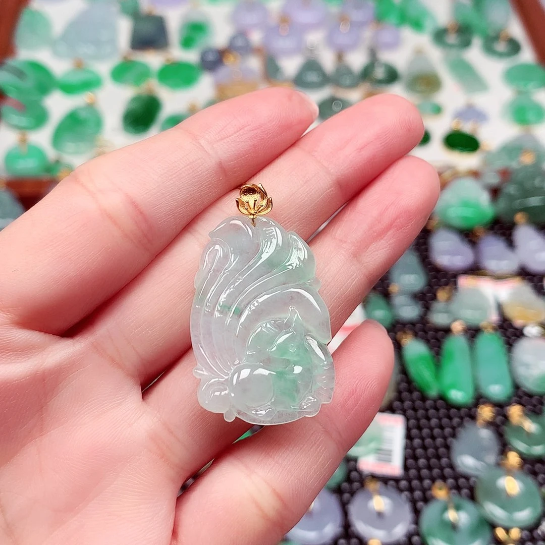 翡翠18K金镶嵌颈饰