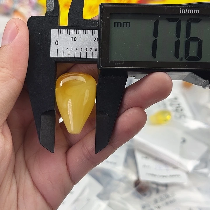 琥珀颈饰未镶嵌三通