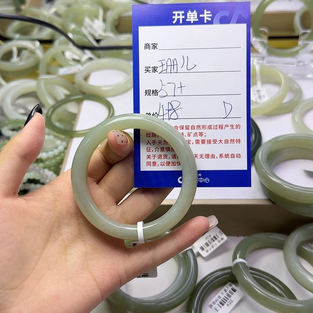 珊***儿和田玉手镯未镶嵌