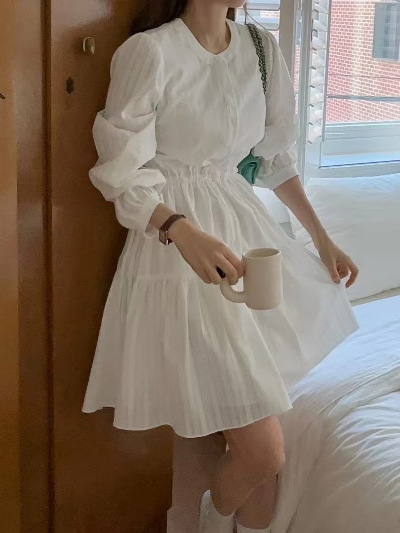 泡菜白色连衣裙，时尚洋气
