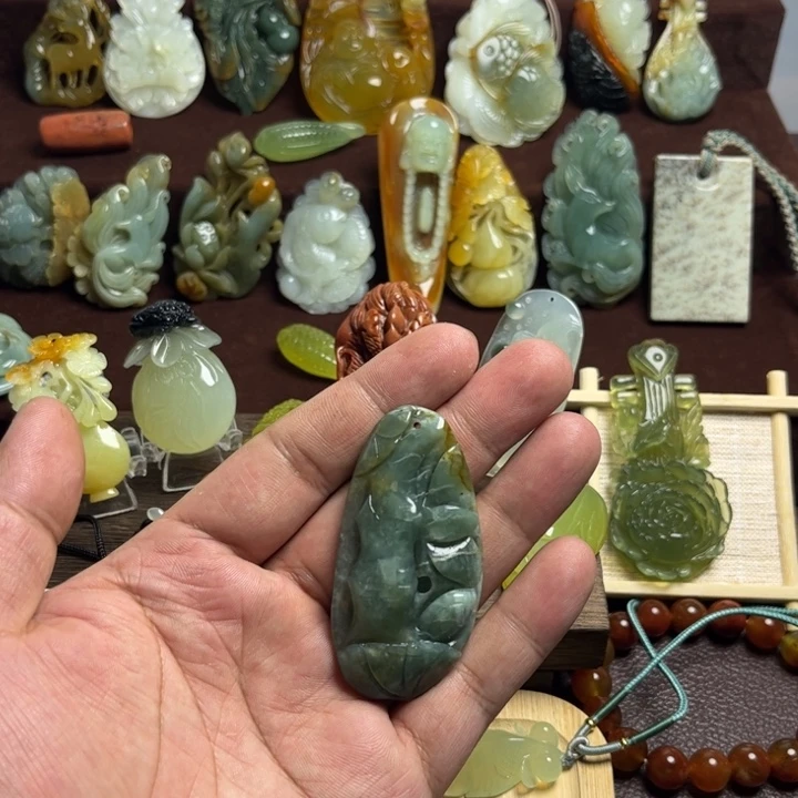 蛇纹石玉合金颈饰