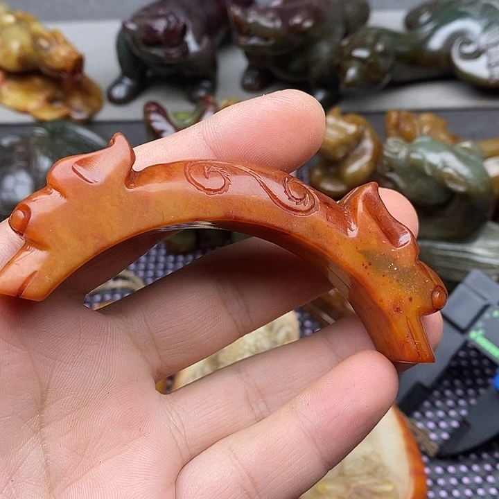 未镶嵌蛇纹石玉颈饰