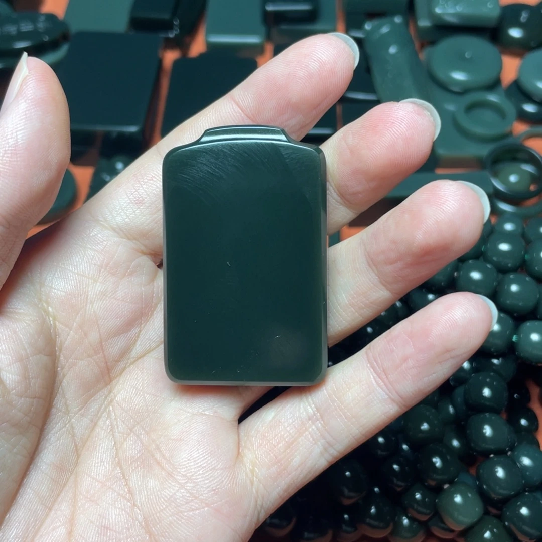 B***O和田玉未镶嵌颈饰