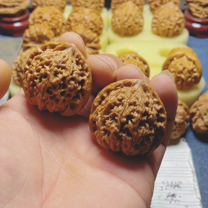 文玩核桃把件水龙纹