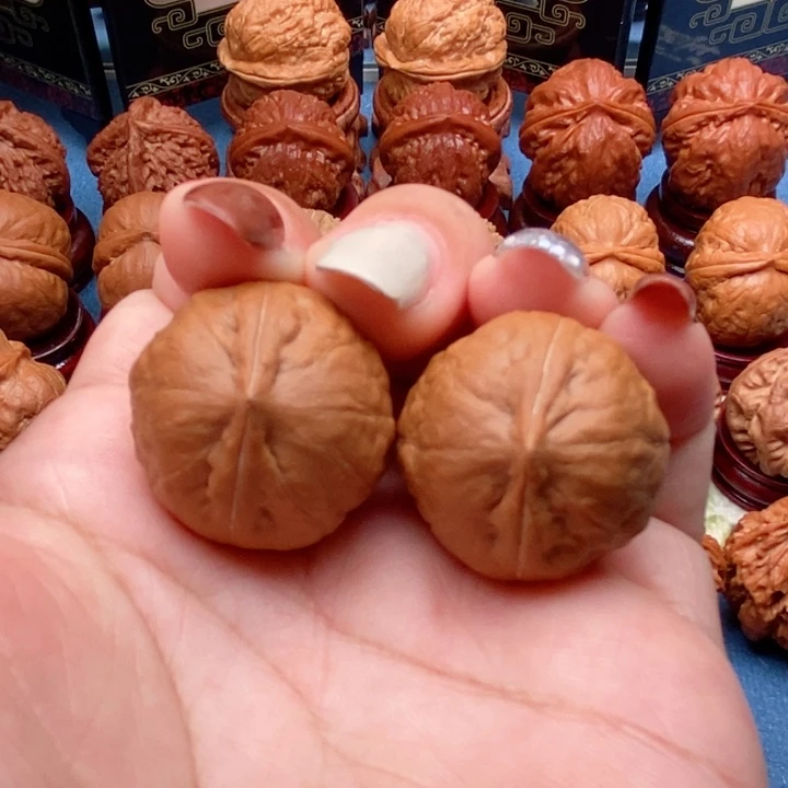 文玩核桃把件龙珠