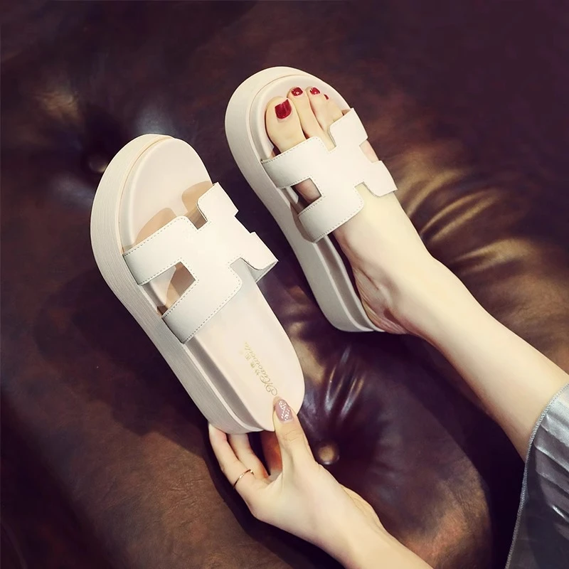 潮牌真皮厚底拖鞋女夏外穿防滑软底时尚网红海边沙滩松糕增高凉拖