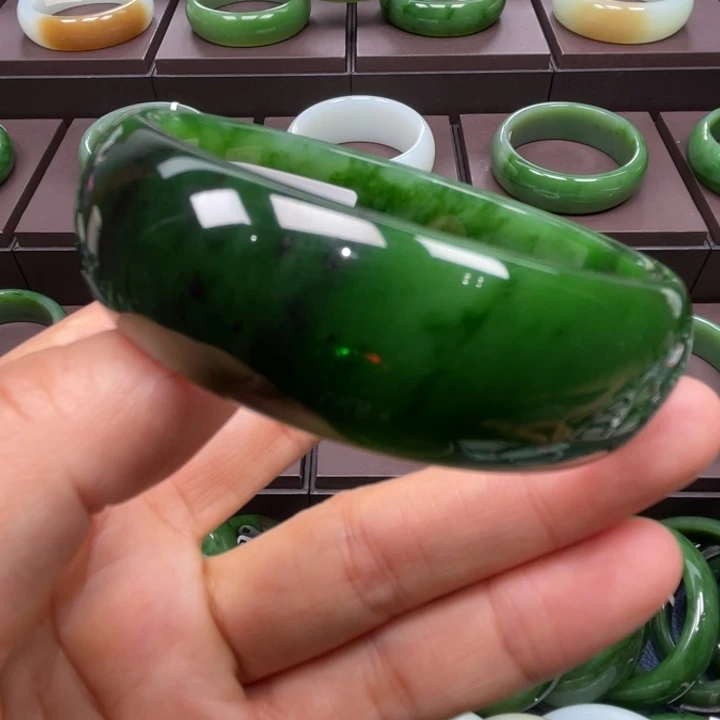 和田玉未镶嵌手镯