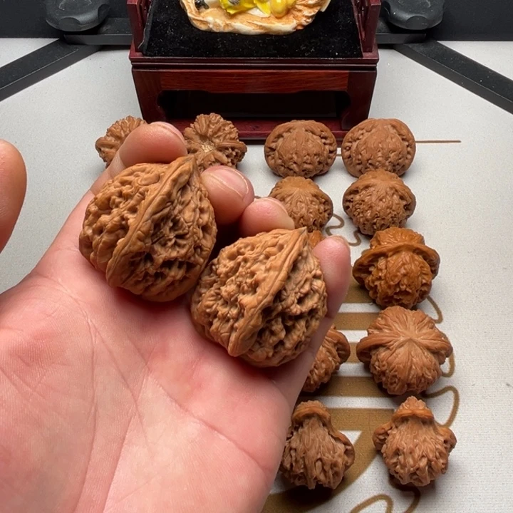 吊坠龙脊菩提全品37麦穗虎头一对。