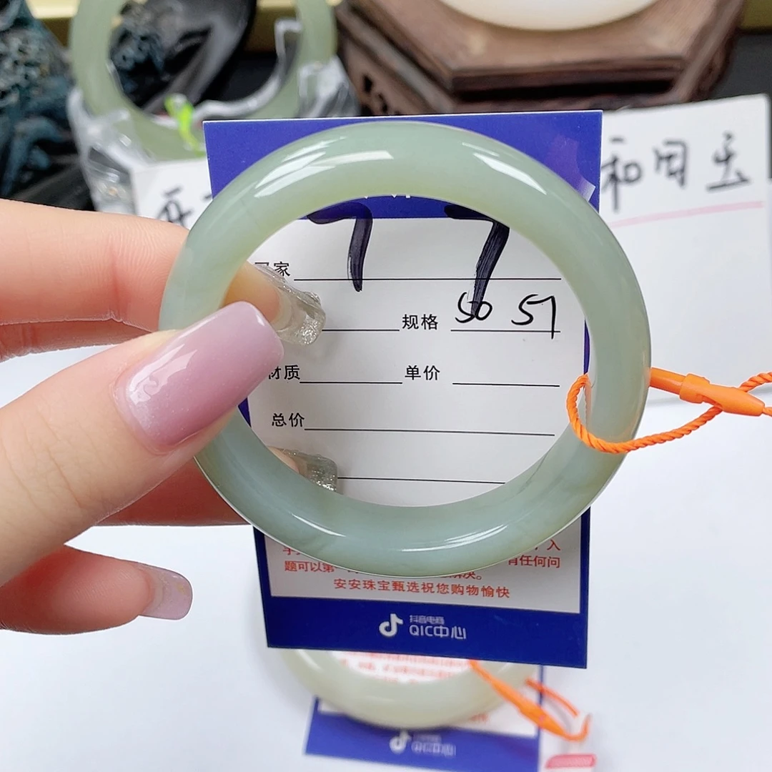 和田玉未镶嵌手镯