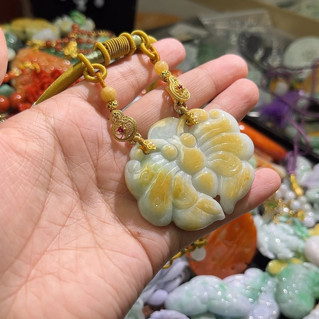 翡翠未镶嵌颈饰待编织
