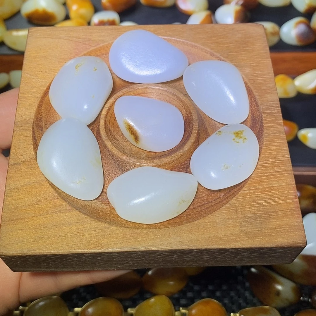 和田玉未镶嵌手串