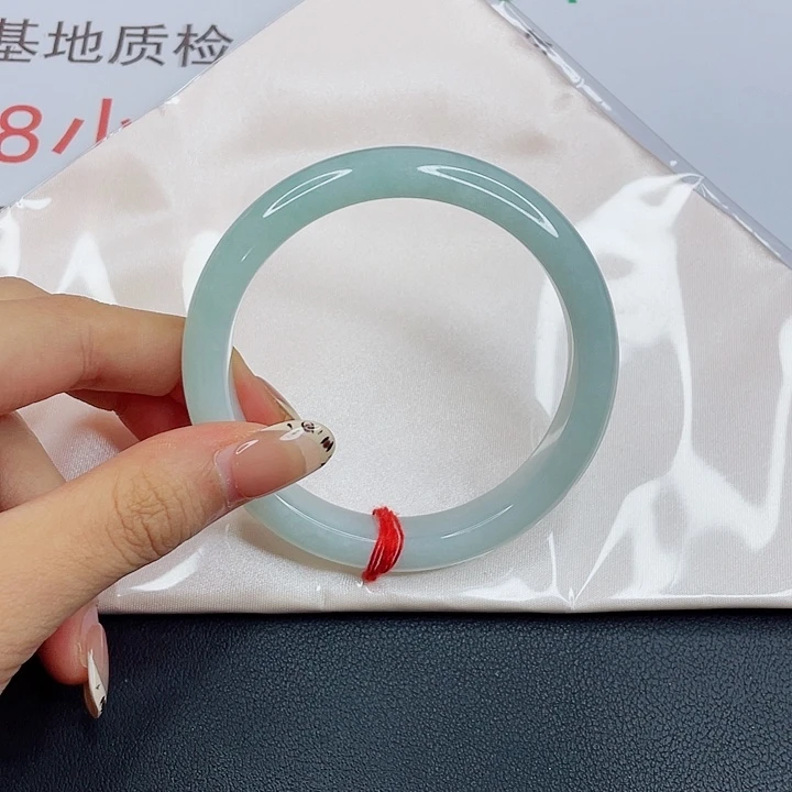 c***@未镶嵌手镯翡翠冰绿