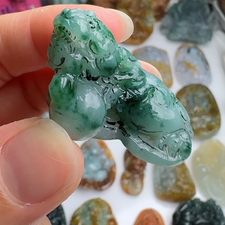 定制翡翠未镶嵌貔貅1