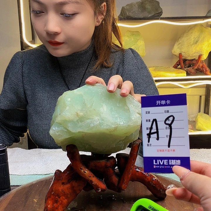 【闪购商品】蛇纹石玉原石未镶嵌谢*！