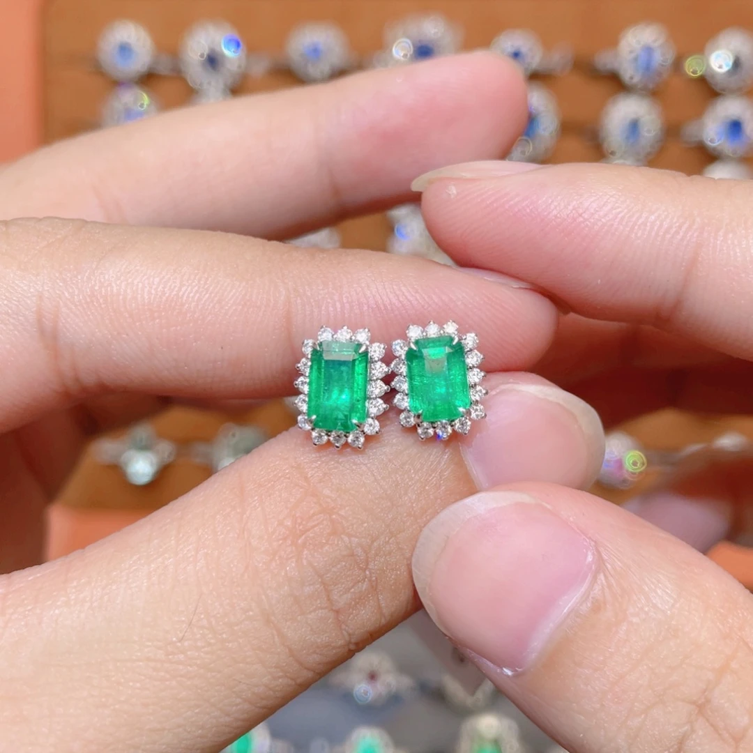 耳饰18K金镶嵌祖母绿2.05ct