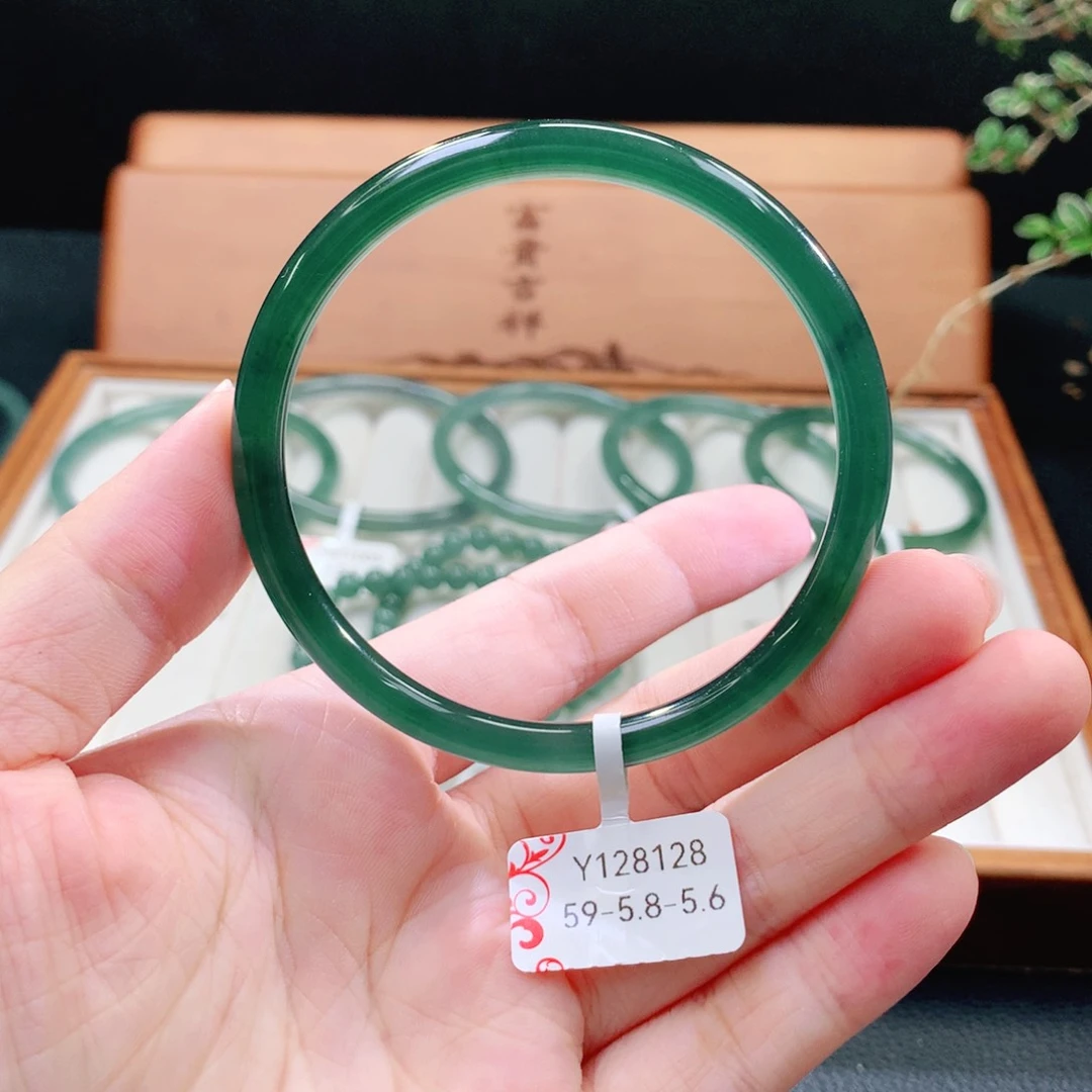 翡翠手镯（圆镯）未镶嵌