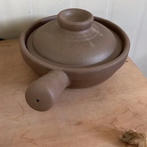 微瑕，明火，口径21高7中间有点凸，气泡，1.2L