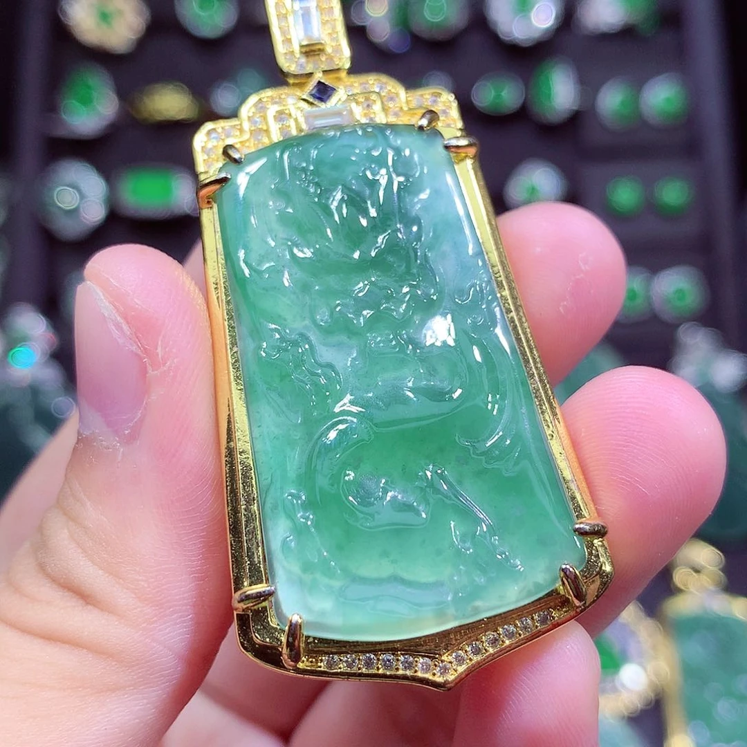 翡翠未镶嵌颈饰挂件