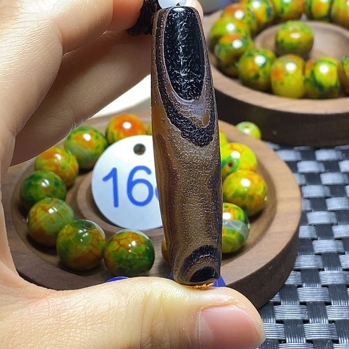 王***楼玛瑙/玉髓未镶嵌颈饰