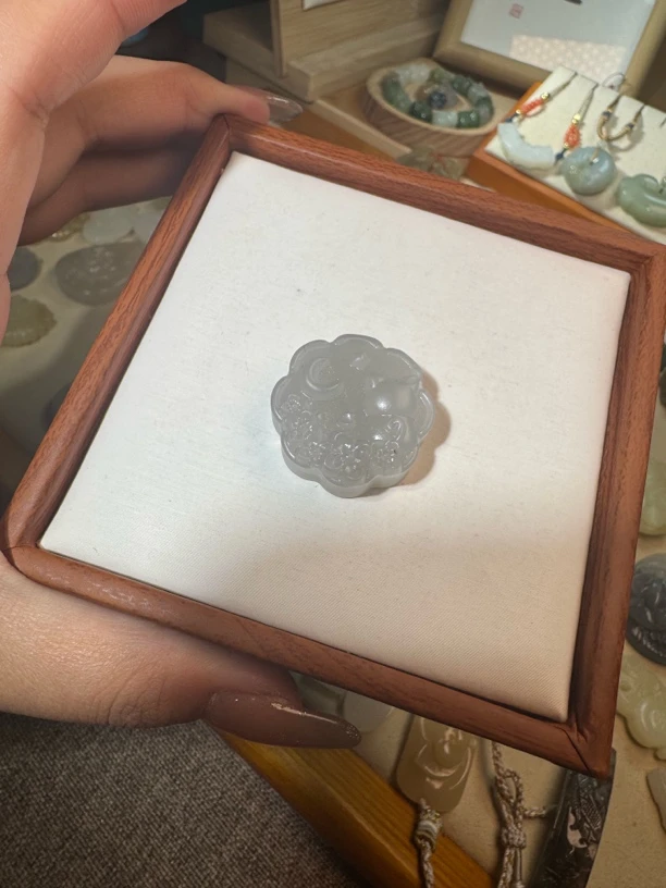 和田玉烟紫月饼猫