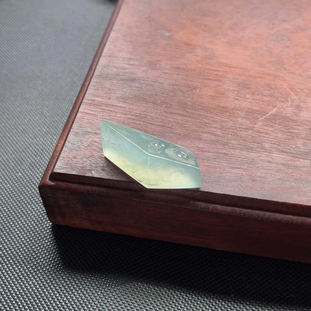 未镶嵌定制翡翠冰块块1